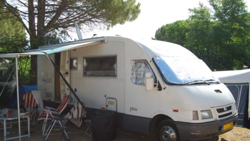Freedom – Large family motorhome - Mobilvetta Euroyacht 175.