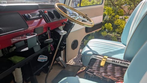 Betty – 5 seat / 4 berth Volkswagen T2 campervan from 1976