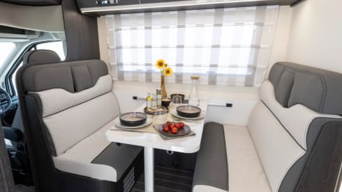 AFP 675 6 Berth  – Roller Team 675 6-Berth Yorkshire Motorhome