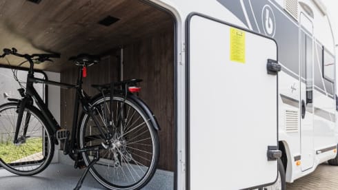 Brand new super equipped Benimar Cocoon 463 automatic