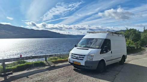 Freddie – 2-seater Ford bus from 2013