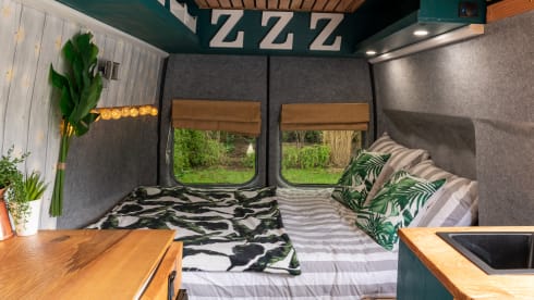 Sparrow's nest – All season Off grid campervan with full length double bed  *Pet friendly*