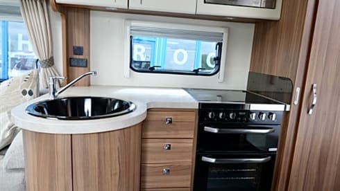 Heasman Holiday MotorHome – 4 Berth Peugeot integrated from 2015