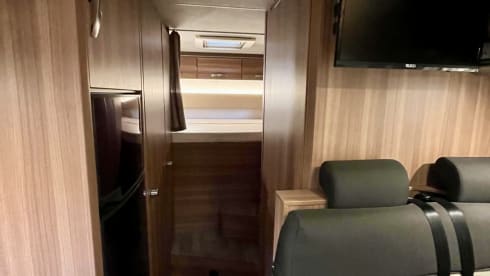 Comfortable and economical 6p motorhome with plenty of storage space (175hp)