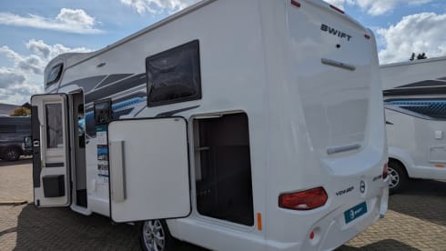 BZT – 2024 Swift Voyager 485 - 5 Berth Rear Fixed Bed