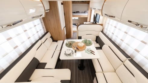 IONA – Luxury RollerTeam Autoroller 707   6 berth/6 seatbelts