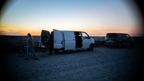 THE VAN – Cozy DIY VW camper from 2019