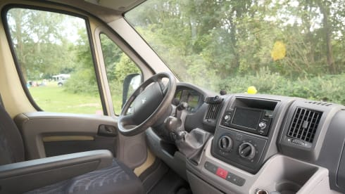 Camper Moos – Atmospheric, completely off-grid self-build camper van 