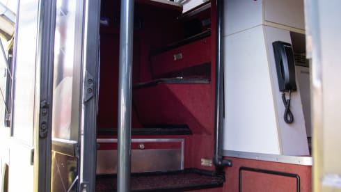 busavonturen – An 8-person touring car camper for your travel adventure