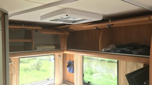 Lovely compact 2-person camper