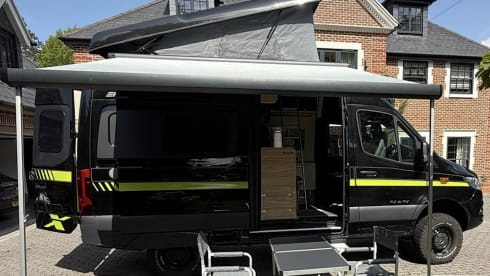Henry  – Explore in Style with Luxury Hymer Grand Canyon S Crossover