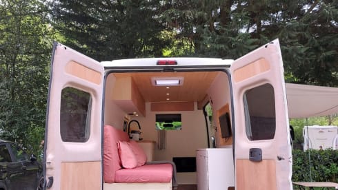 Boxy – Spacious off-grid bus camper 'Boxy' 2/3 pers. (2014)