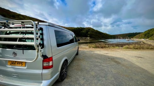 Hayes – LWB 4 Berth VW Transporter with 'king size' bed & pop top