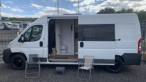 Ashton – Renault campervan met 2 slaapplaatsen uit 2012