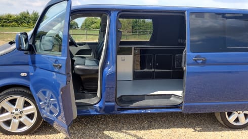 Halen – 2/3 berth LWB Volkswagen T30 with 5 seatbelts