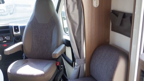 Carado T339 – ULTIMATE FREEDOM! Luxurious and complete camper with Queensbed and Luxurious interior