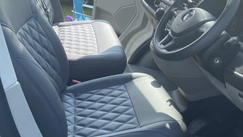 Bobbi-blue – Bobbi-blue VW T6 4 berth 5 seater
