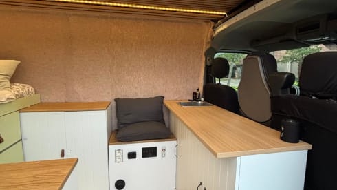 betty – 2p Nissan bus uit 2017