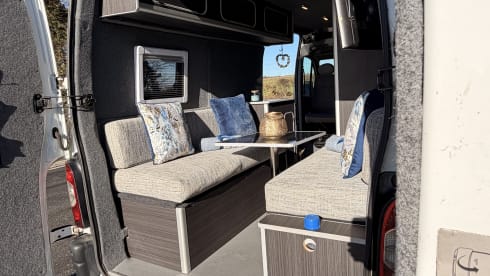 Marge – Campervan met 3 slaapplaatsen, volledig zelfvoorzienend. 