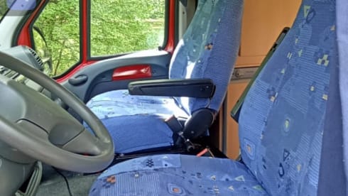 fiat pössl with solar, trailer hitch, 4 belts, wheel carrier