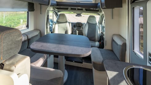 Chausson 1 – Beautiful, spacious camper with automatic transmission and fantastic layout