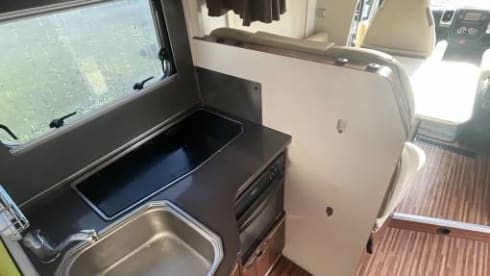SilverBird – luxurious Adria Matrix 670SL - Located 10mins from Heathrow Airport