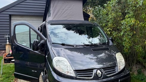 4p Renault campervan uit 2012