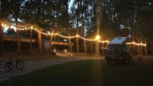 Choco! – Chocolate! Retro holiday bus for the ultimate road trip!