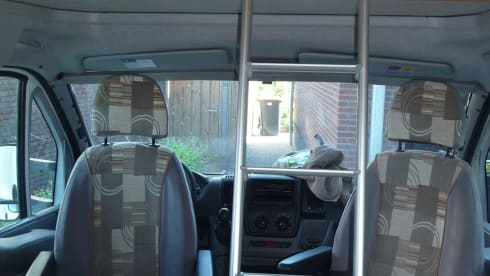 Nice compact camper for 4 people.