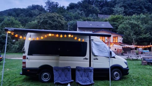 Perfecte Plek | zand – Mercedes Sprinter L2H2 (2018) - automatic | off-grid | 2 outdoor showers