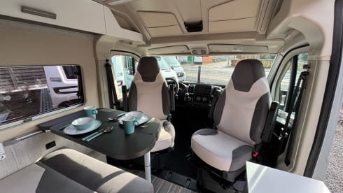 Pol – luxurious long bus camper!