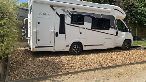 Miel – Fully equipped 4p Benimar Mileo 224 semi-integrated from 2020 - also SKI!!