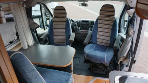 2p Sun Living bus uit 2009