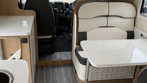 Discovery  – Discovery - 5 berth motorhome