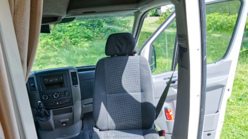 Albatros – The ultimate off-grid camper van: indoor shower, electric cooking and more