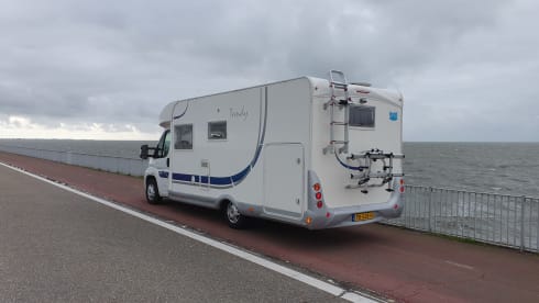 Louis  – Spacious 2 person Louis camper
