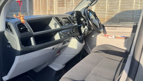 Claude – 4 berth Volkswagen campervan from 2015