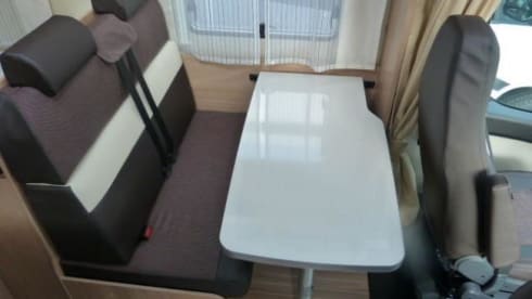 H- type – Compact camper with automatic transmission, luxury camper with all the trimmings