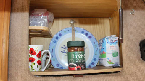 Poppy – VOLKSWAGEN T25 RETRO 1980'S 4 BERTH CAMPER, DIESEL HEATING, OFF GRID.