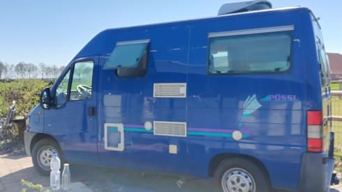 De Blauwe – 2p Pössl Peugeot Boxer bus uit 2001
