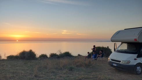 Klamm – 6 seater camper rental in Sicily