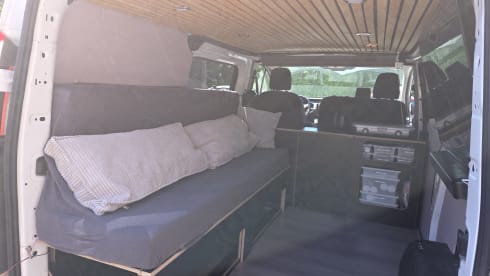 Camper incognito  – 2p Ford bus from 2018