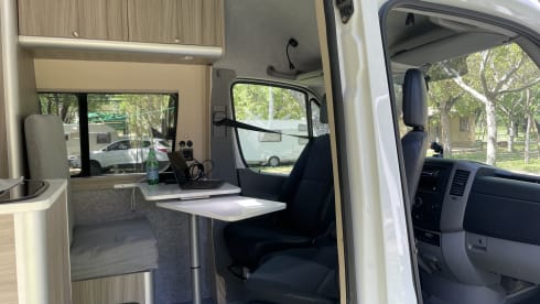 Reachervan – Two-person Mercedes-Benz Sprinter