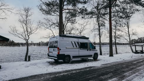 CampChamp – Brand new Campervan from 2024 with Skyloft, air conditioning and much more!