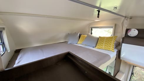 Fabulous Roller Team Zefiro 675 6 berth motorhome