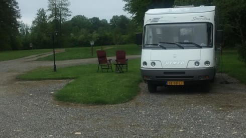 Spacious 4-5 person Hymer (very suitable for young families)