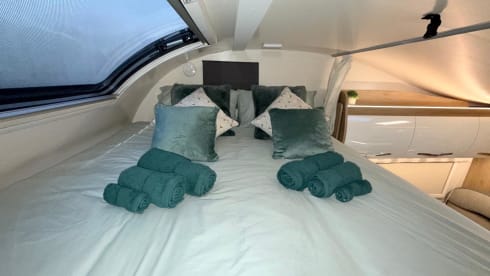Davina – Luxury 2021 Roller Team 746 - 6 Berth 5 Seatbelts - Adventure Awaits!