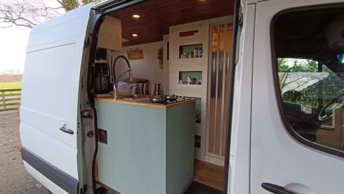 Very complete MB Sprinter 2p off-grid 