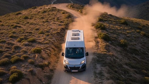 Ragnar – Citroen JUMPER, il tuo comodo camper da viaggio con spaziosi letti trasversali