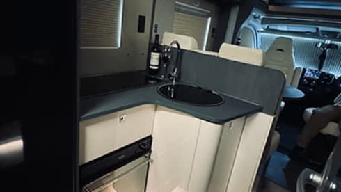 Bluff – Luxury 4 berth Laika Kosmo Motorhome / Camper - Brand New 2024 - Automatic